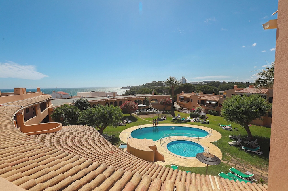 Clube Maria Luisa — Swimming pool in Albufeira, Faro