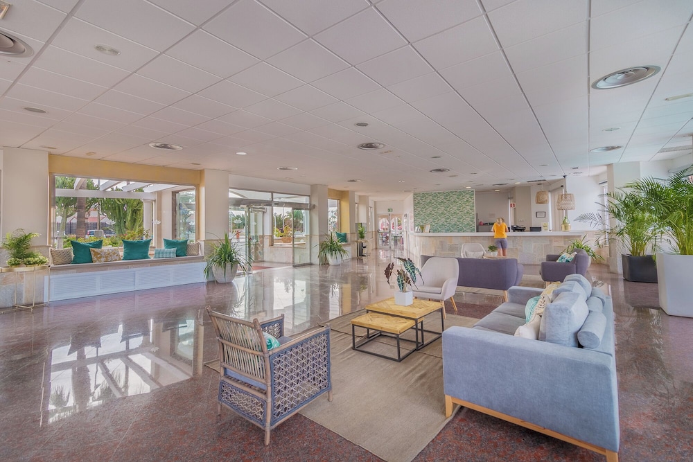 Apartamentos LIVVO Koala Garden — Hotel building in Maspalomas, Canary Islands