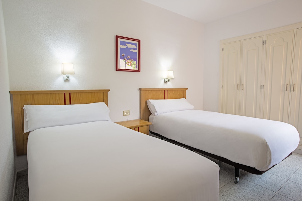 Apartamentos LIVVO Koala Garden — Hotel rooms in Maspalomas, Canary Islands