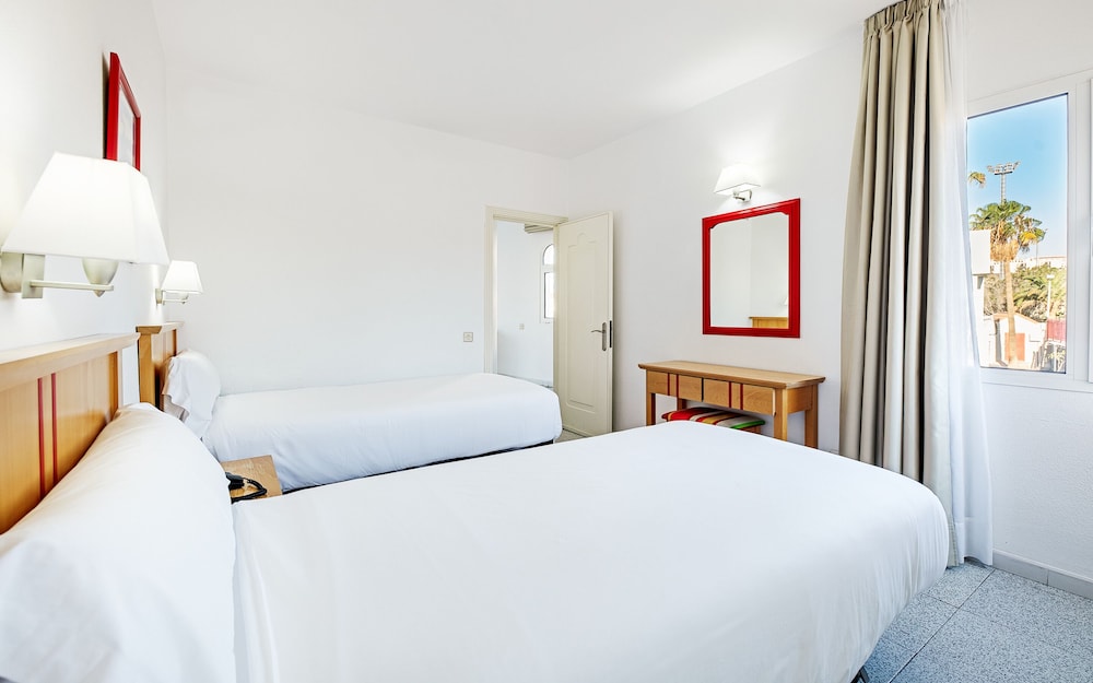 Apartamentos LIVVO Koala Garden — Hotel rooms in Maspalomas, Canary Islands