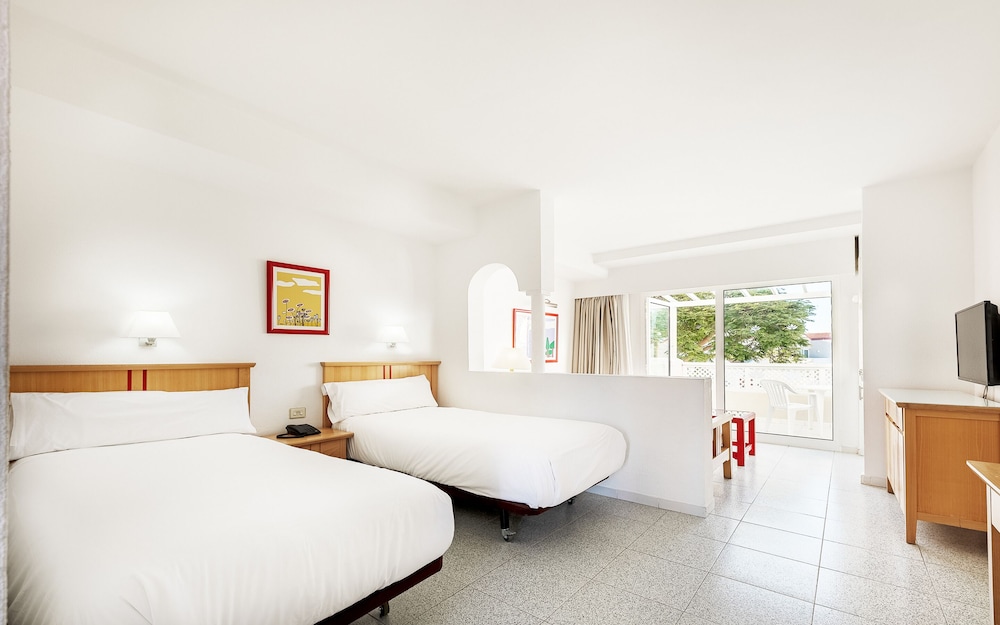 Apartamentos LIVVO Koala Garden — Hotel rooms in Maspalomas, Canary Islands