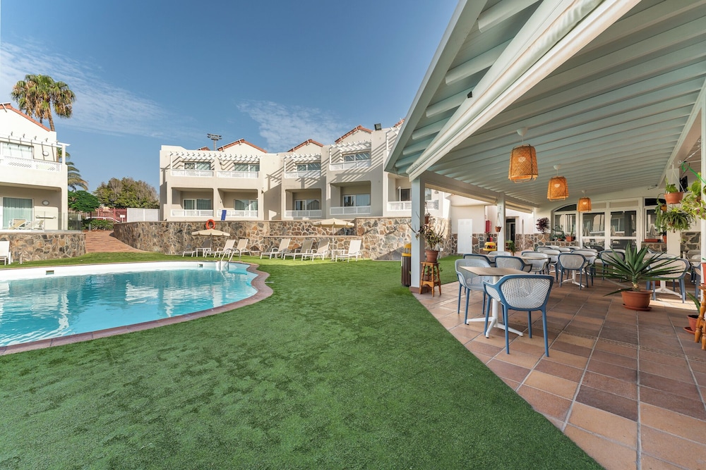 Apartamentos LIVVO Koala Garden — Swimming pool in Maspalomas, Canary Islands