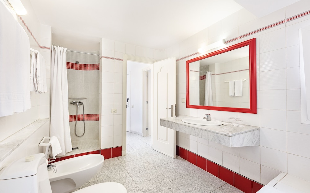 Apartamentos LIVVO Koala Garden — Hotel rooms in Maspalomas, Canary Islands