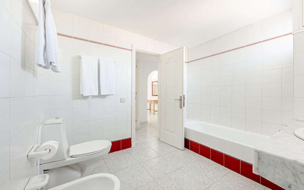 Apartamentos LIVVO Koala Garden — Hotel rooms in Maspalomas, Canary Islands