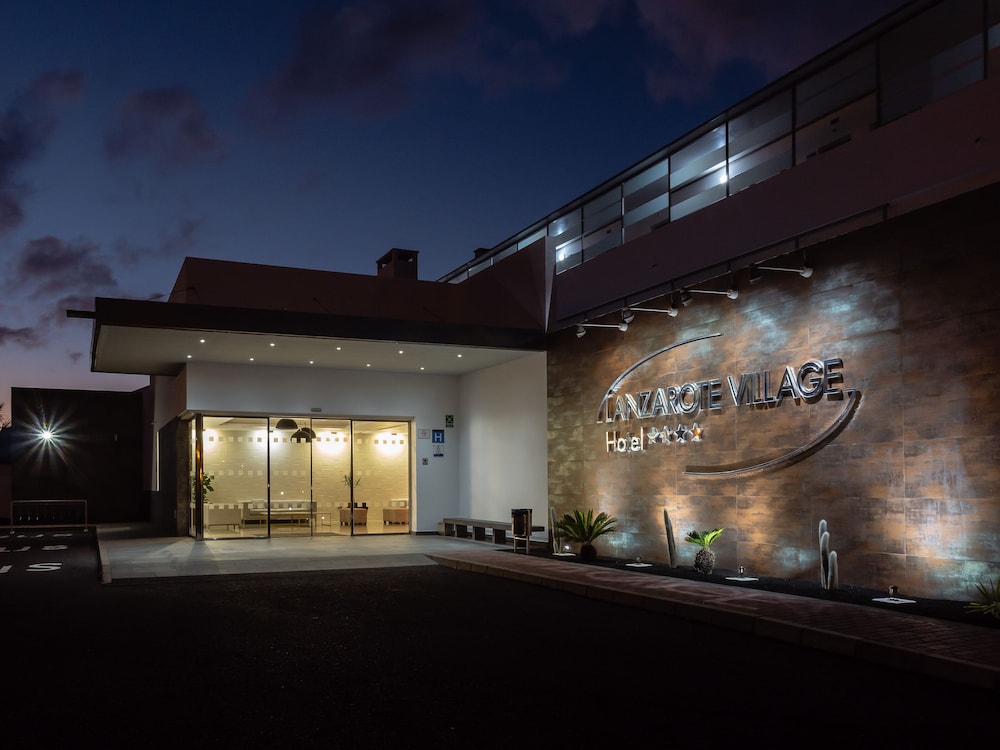 Hotel Lanzarote Village — Hotel building in Puerto del Carmen, Canary Islands
