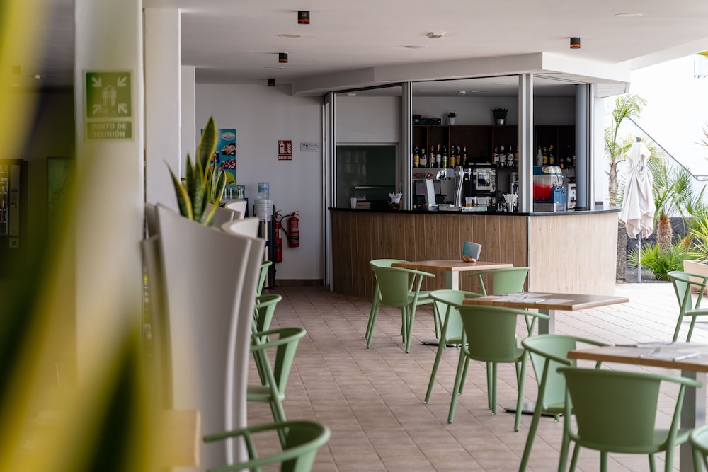 Hotel Lanzarote Village — Restaurant & bars in Puerto del Carmen, Canary Islands