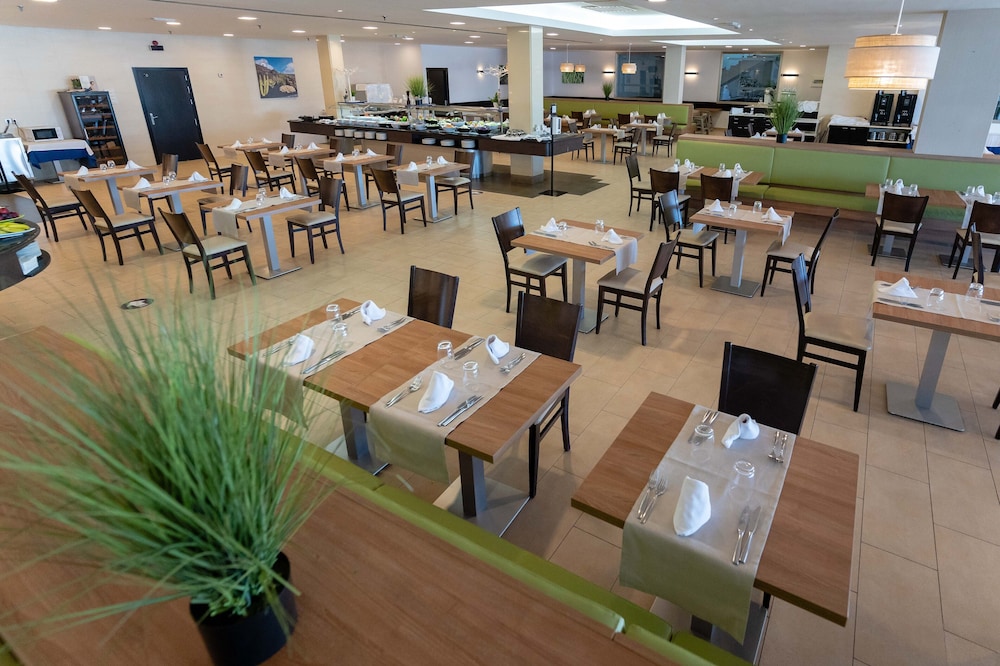 Hotel Lanzarote Village — Restaurant & bars in Puerto del Carmen, Canary Islands