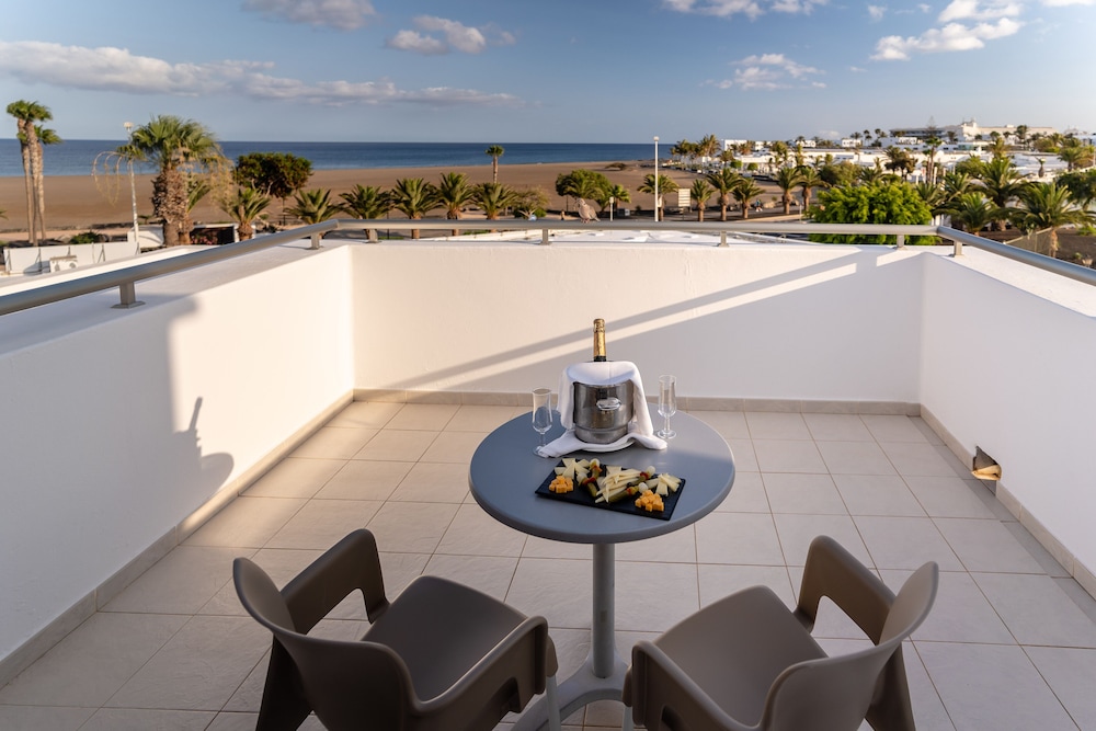 Hotel Lanzarote Village — Hotel rooms in Puerto del Carmen, Canary Islands