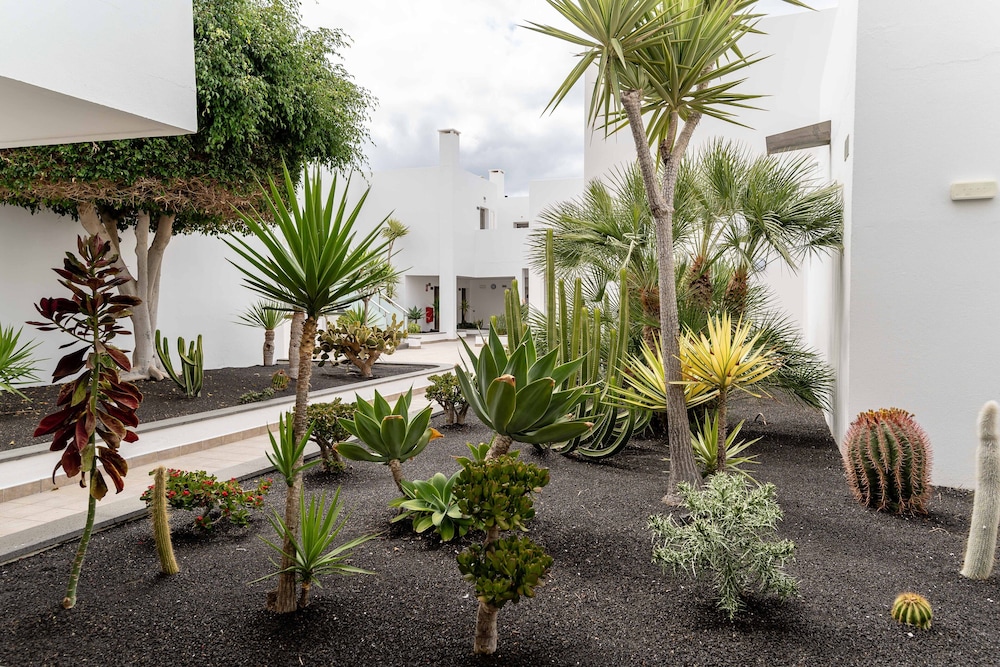 Hotel Lanzarote Village — Hotel building in Puerto del Carmen, Canary Islands