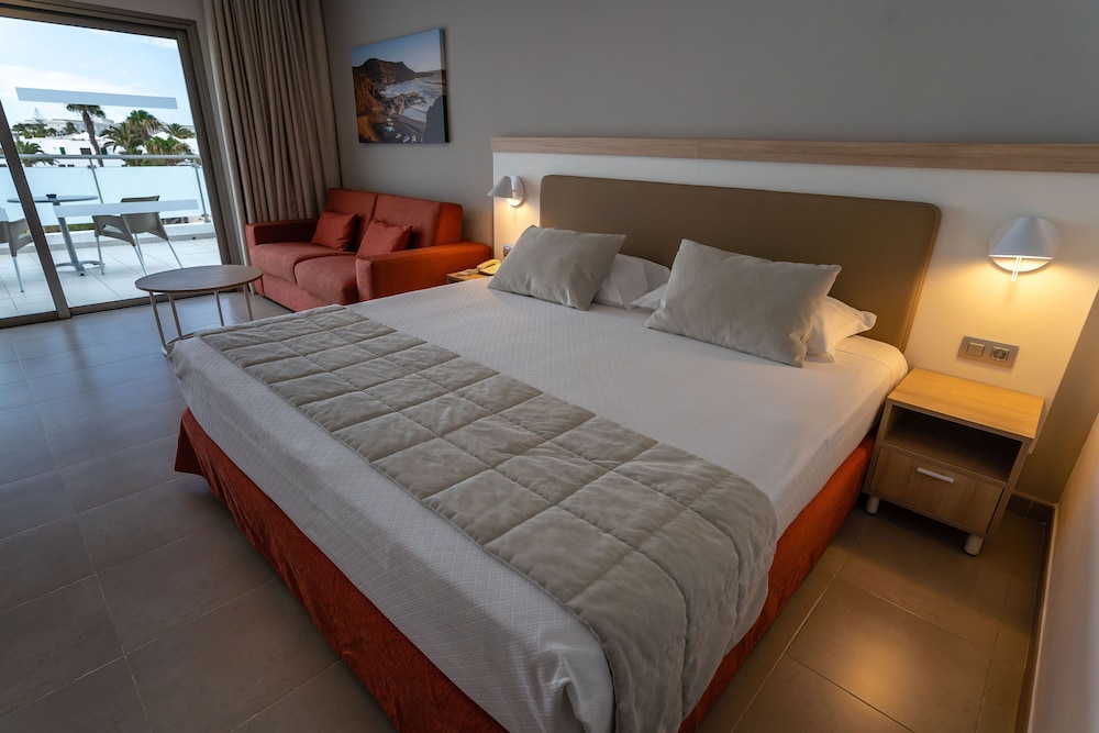 Hotel Lanzarote Village — Hotel rooms in Puerto del Carmen, Canary Islands