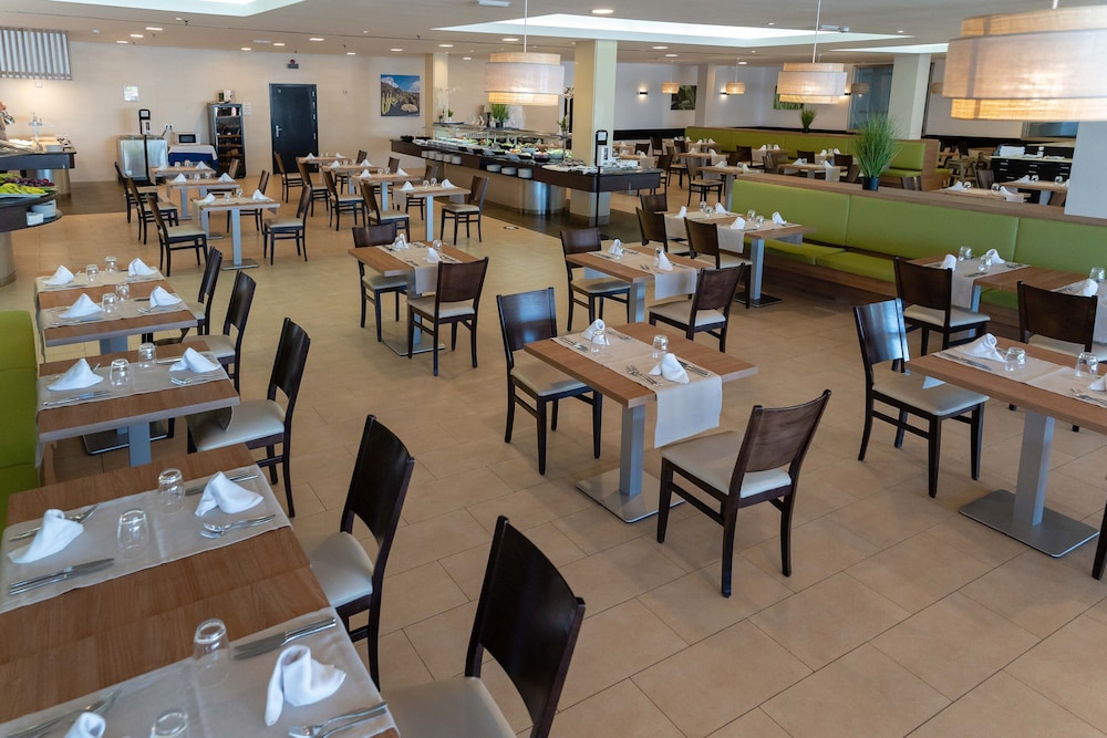 Hotel Lanzarote Village — Restaurant & bars in Puerto del Carmen, Canary Islands