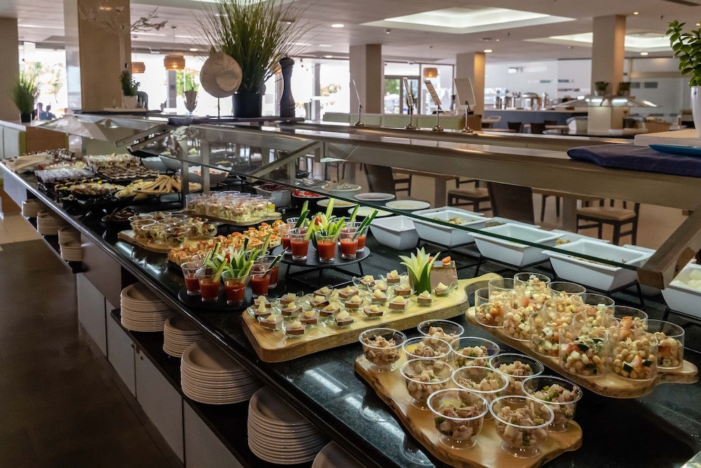 Hotel Lanzarote Village — Restaurant & bars in Puerto del Carmen, Canary Islands
