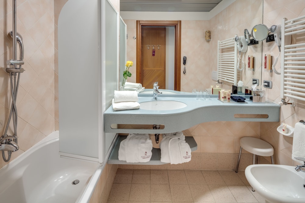 Hotel Caesius Thermae & Spa Resort — Hotel rooms in Bardolino, Veneto