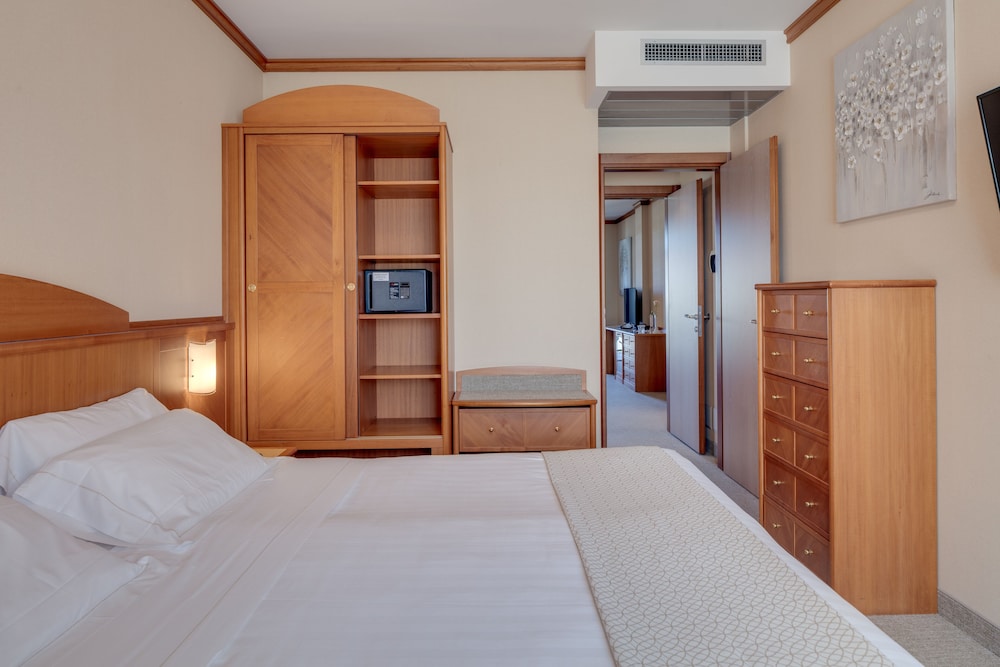 Hotel Caesius Thermae & Spa Resort — Hotel rooms in Bardolino, Veneto