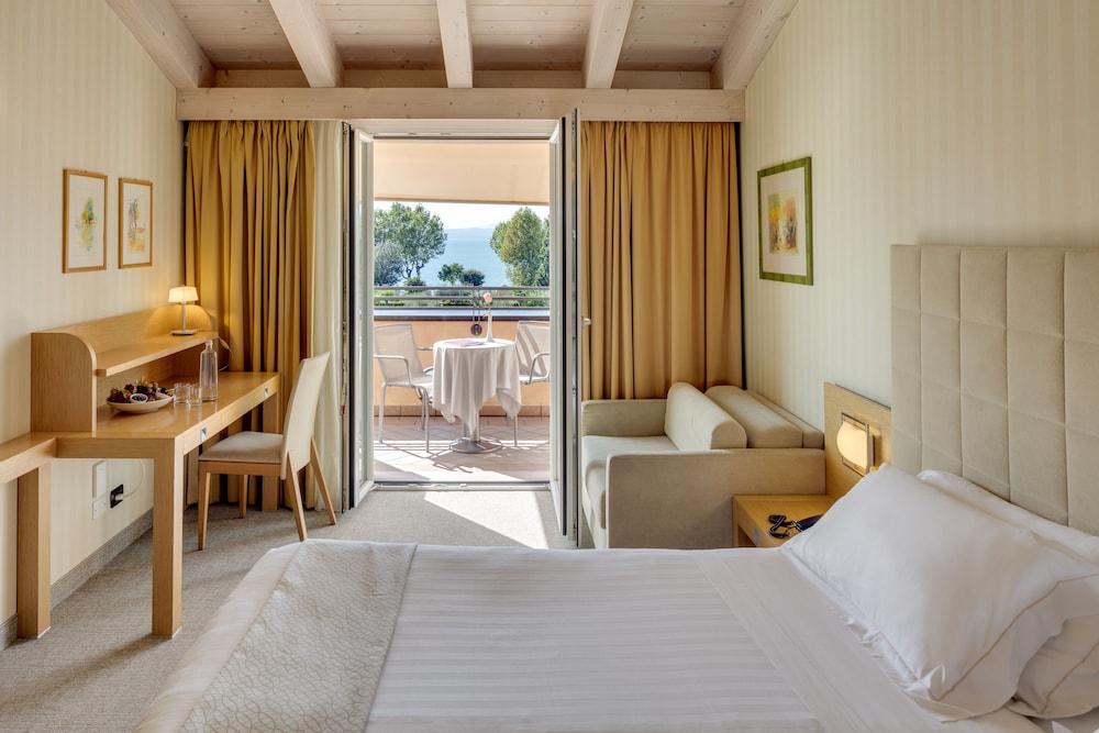 Hotel Caesius Thermae & Spa Resort — Hotel rooms in Bardolino, Veneto