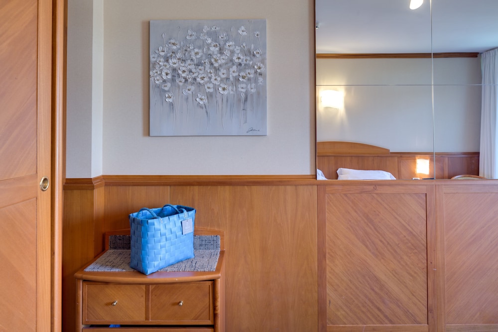Hotel Caesius Thermae & Spa Resort — Hotel rooms in Bardolino, Veneto