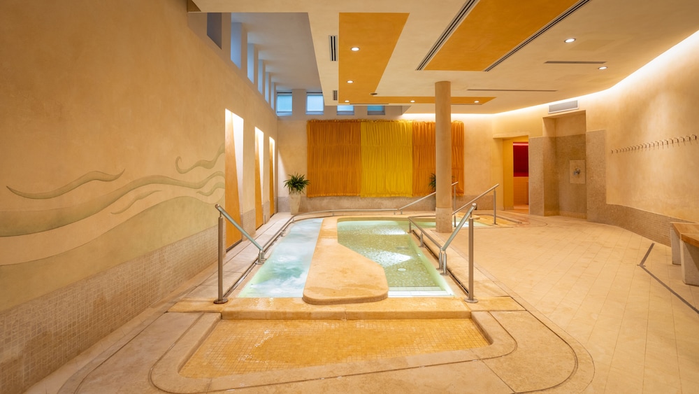 Hotel Caesius Thermae & Spa Resort — Spa in Bardolino, Veneto