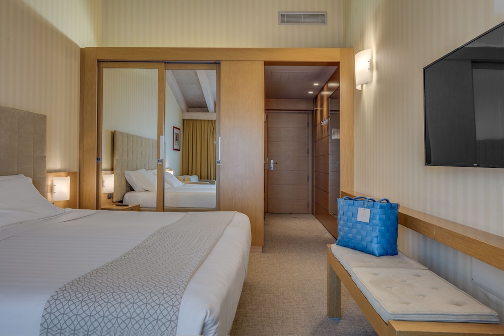 Hotel Caesius Thermae & Spa Resort — Hotel rooms in Bardolino, Veneto