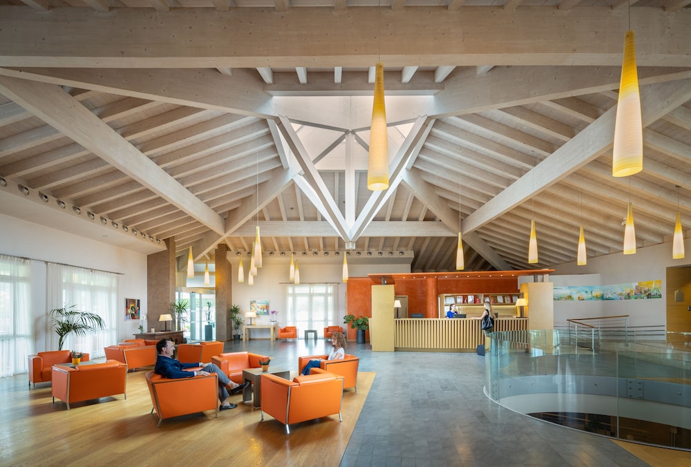 Hotel Caesius Thermae & Spa Resort — Hotel building in Bardolino, Veneto