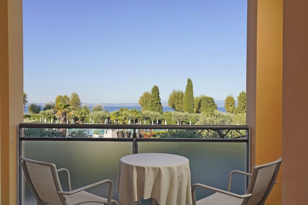 Hotel Caesius Thermae & Spa Resort — Hotel rooms in Bardolino, Veneto