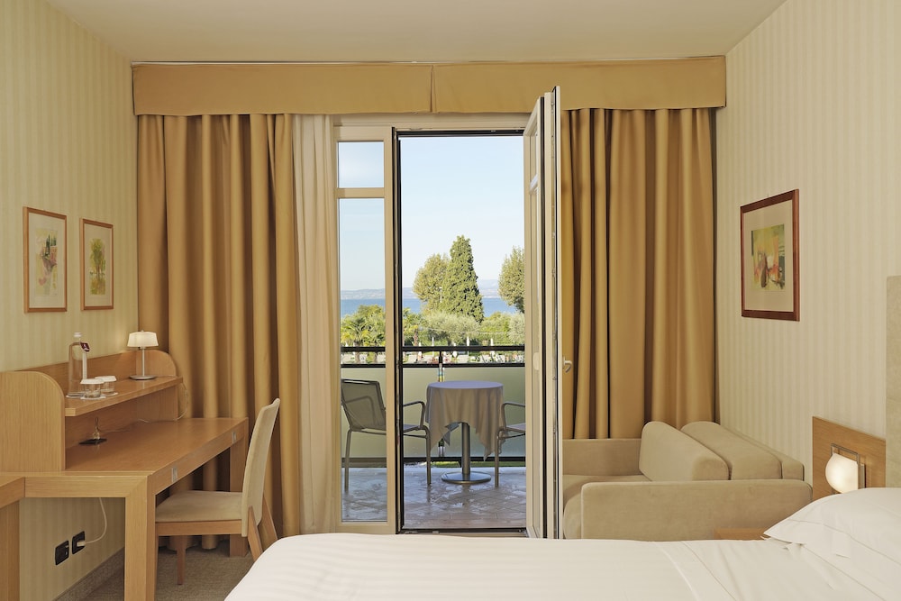 Hotel Caesius Thermae & Spa Resort — Hotel rooms in Bardolino, Veneto