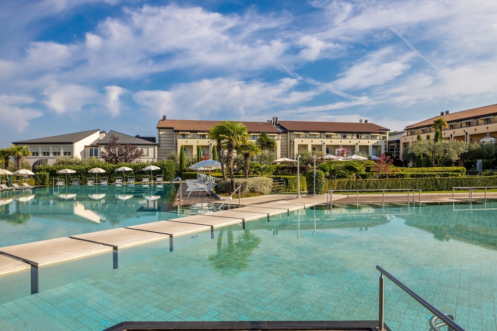 Hotel Caesius Thermae & Spa Resort — Swimming pool in Bardolino, Veneto