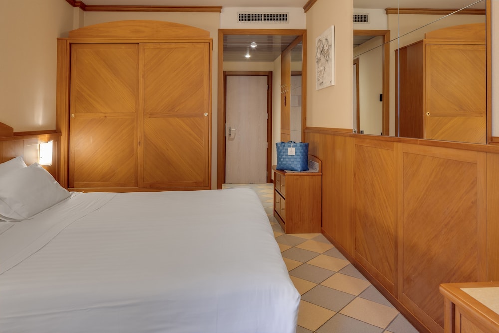 Hotel Caesius Thermae & Spa Resort — Hotel rooms in Bardolino, Veneto