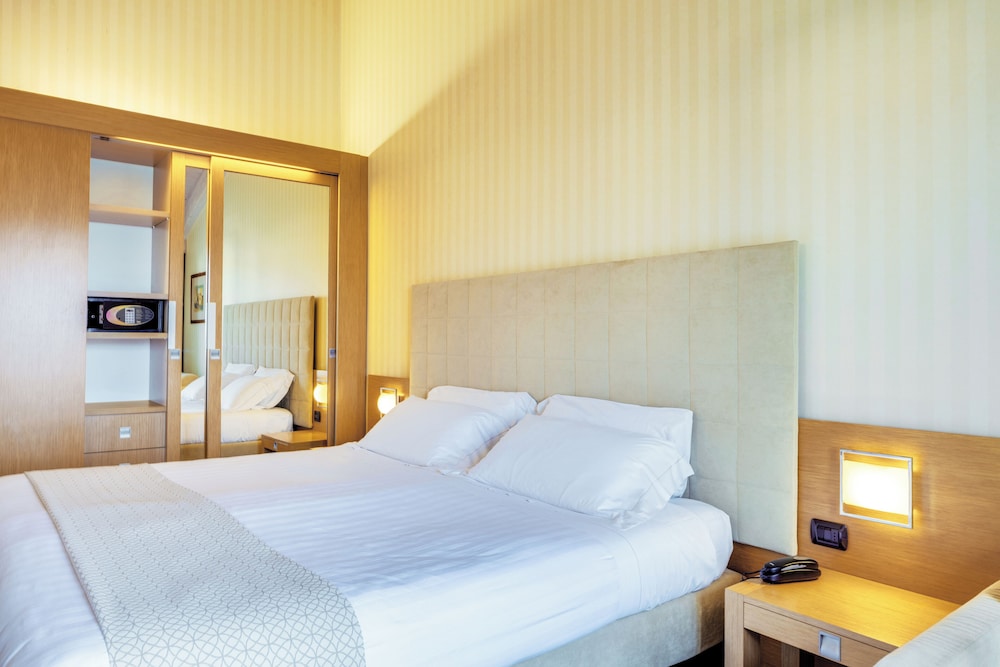 Hotel Caesius Thermae & Spa Resort — Hotel rooms in Bardolino, Veneto