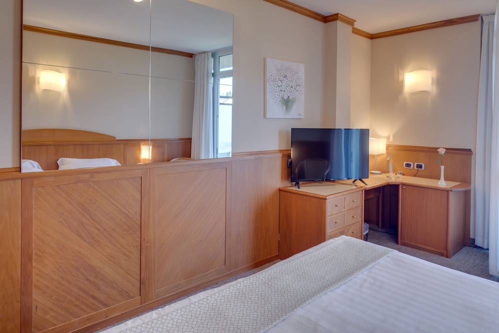 Hotel Caesius Thermae & Spa Resort — Hotel rooms in Bardolino, Veneto