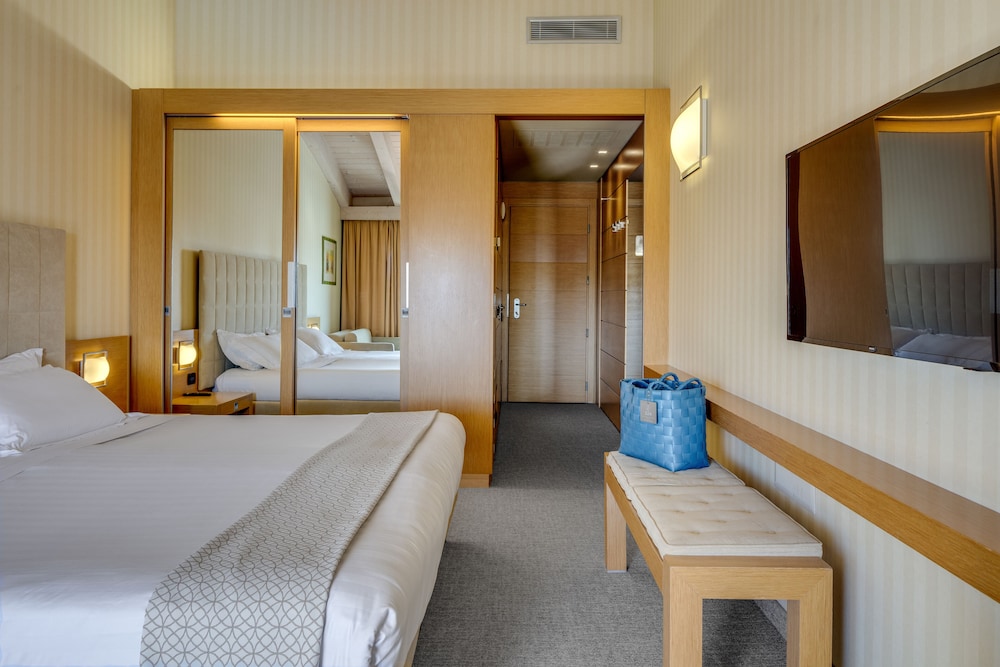 Hotel Caesius Thermae & Spa Resort — Hotel rooms in Bardolino, Veneto