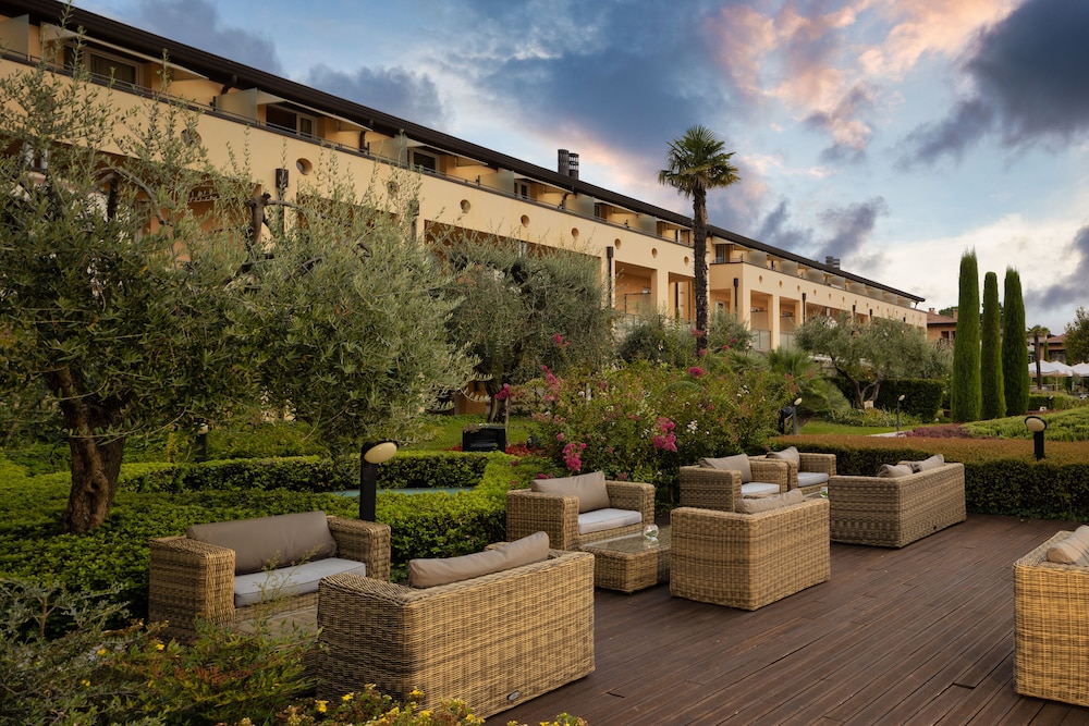 Hotel Caesius Thermae & Spa Resort — Hotel building in Bardolino, Veneto
