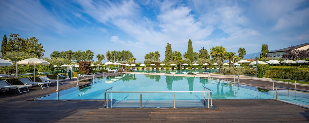 Hotel Caesius Thermae & Spa Resort — Swimming pool in Bardolino, Veneto