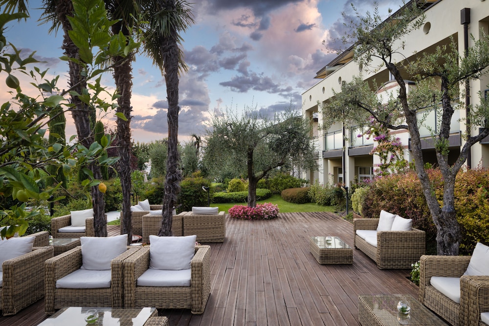 Hotel Caesius Thermae & Spa Resort — Hotel building in Bardolino, Veneto