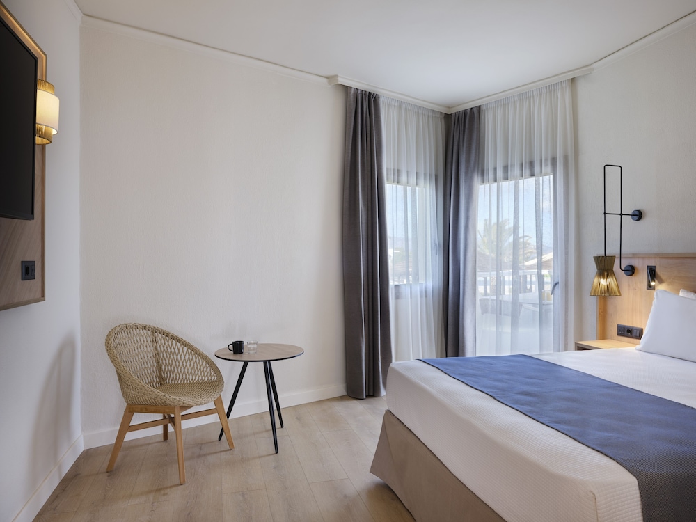 Atlantica Ocean Beach Resort - All inclusive — Hotel rooms in Platanias
