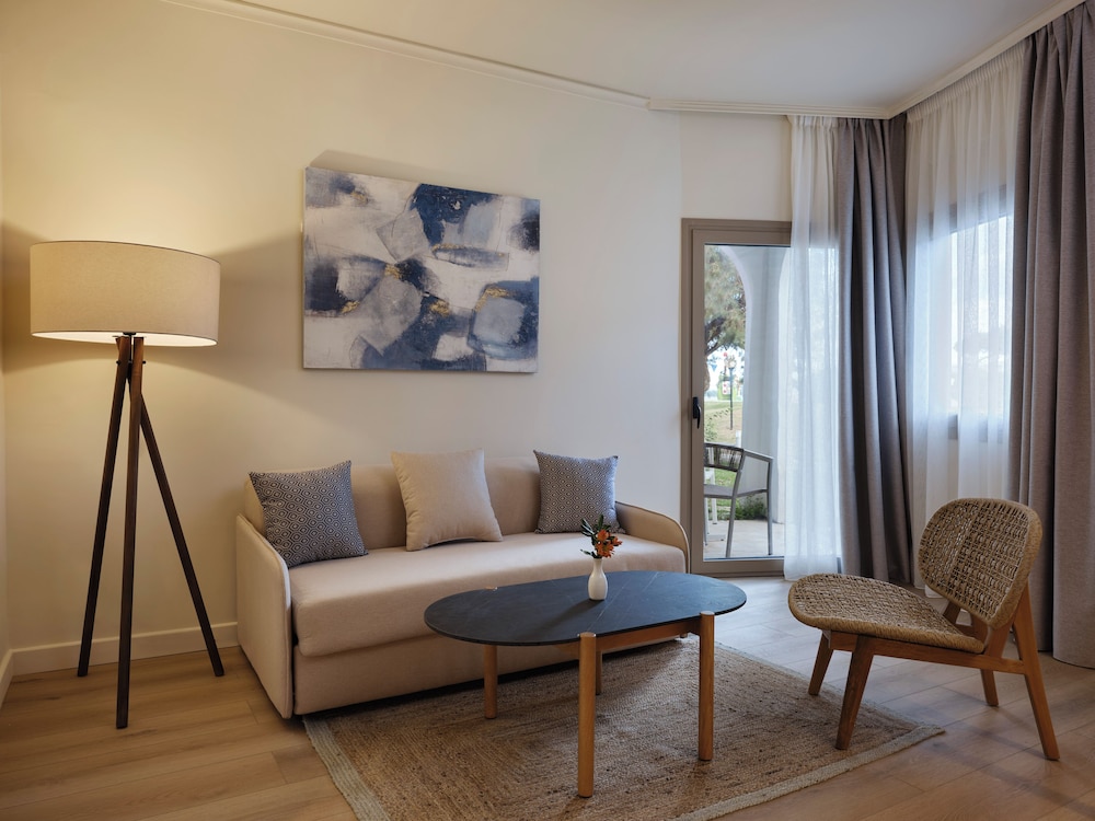 Atlantica Ocean Beach Resort - All inclusive — Hotel rooms in Platanias