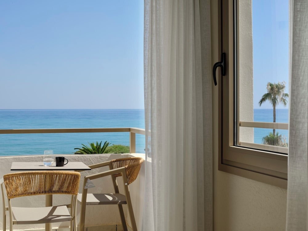 Atlantica Ocean Beach Resort - All inclusive — Hotel rooms in Platanias