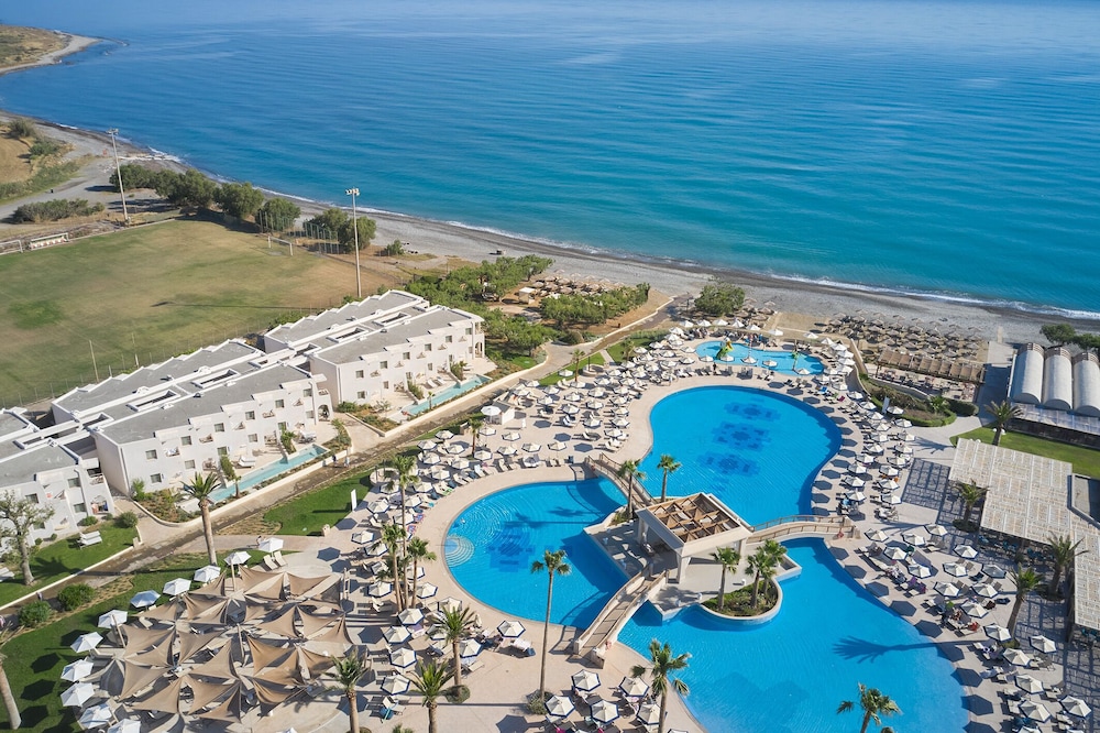 Atlantica Ocean Beach Resort - All inclusive — Swimming pool in Platanias