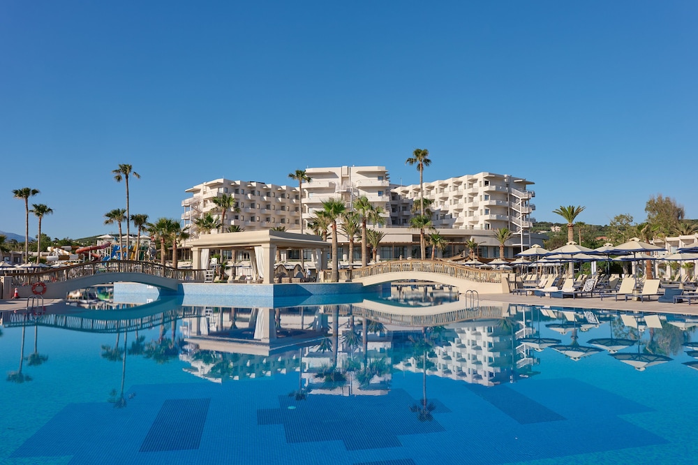 Atlantica Ocean Beach Resort - All inclusive — Swimming pool in Platanias