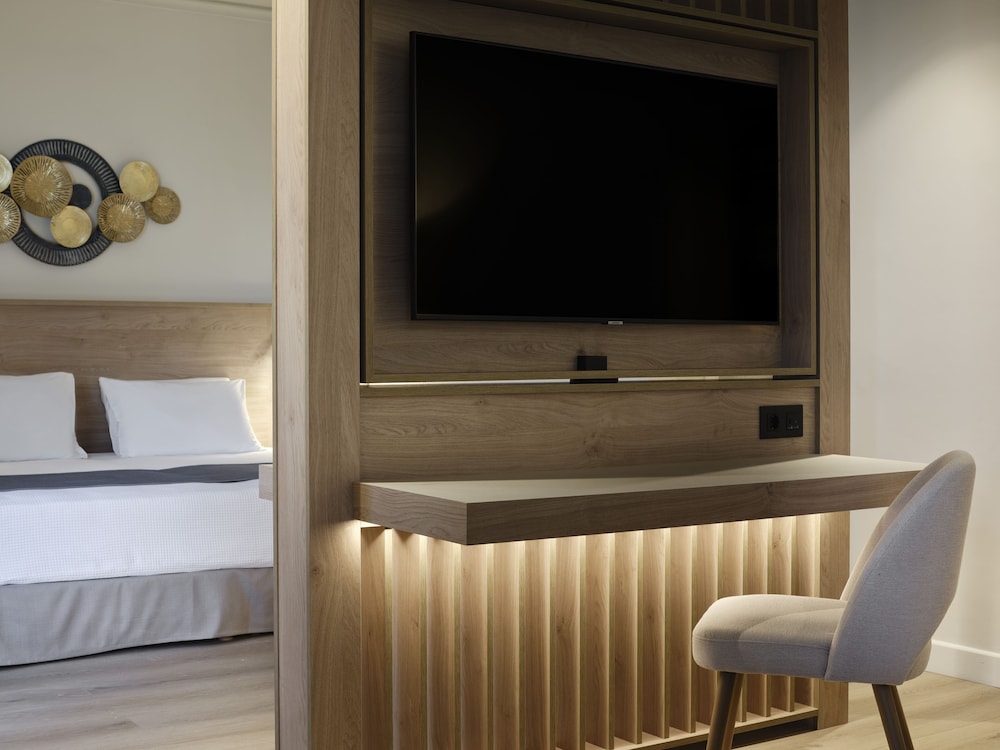 Atlantica Ocean Beach Resort - All inclusive — Hotel rooms in Platanias