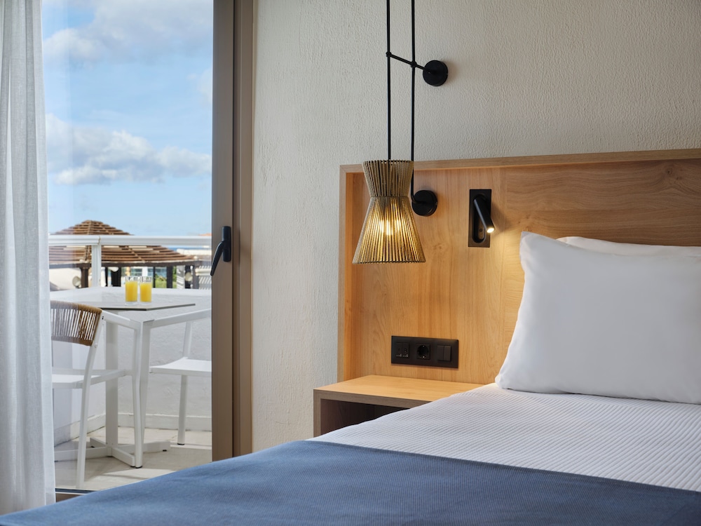 Atlantica Ocean Beach Resort - All inclusive — Hotel rooms in Platanias