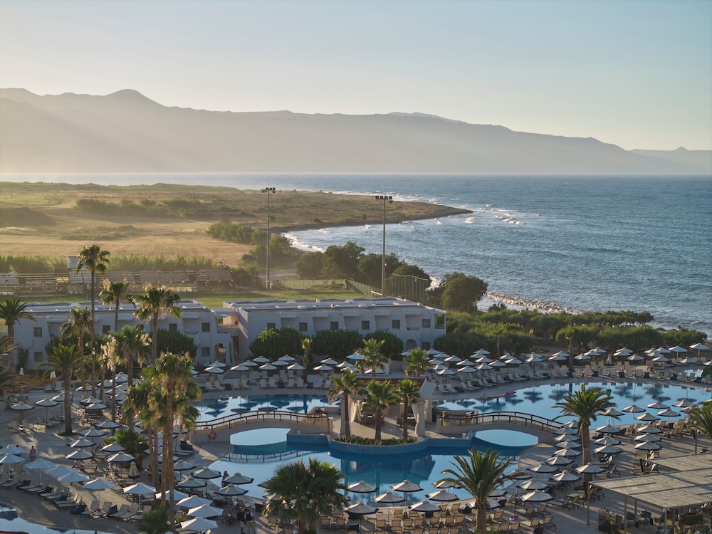 Atlantica Ocean Beach Resort - All inclusive — Swimming pool in Platanias