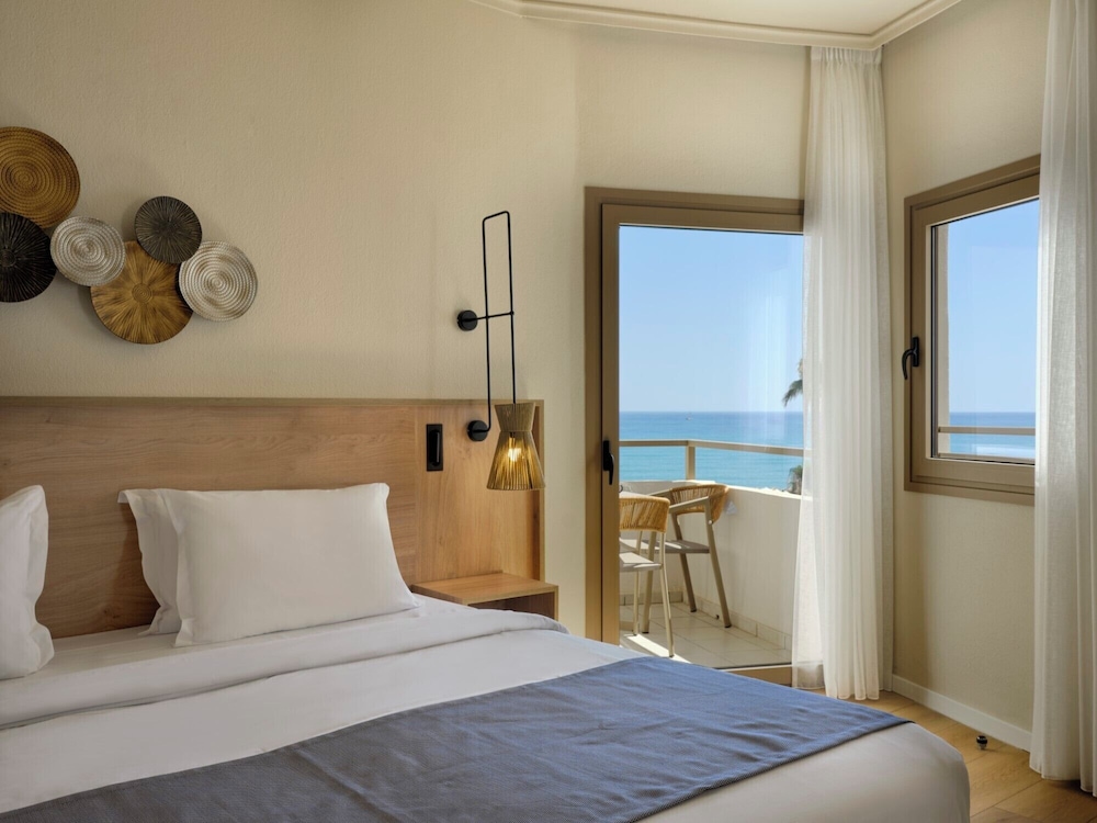 Atlantica Ocean Beach Resort - All inclusive — Hotel rooms in Platanias