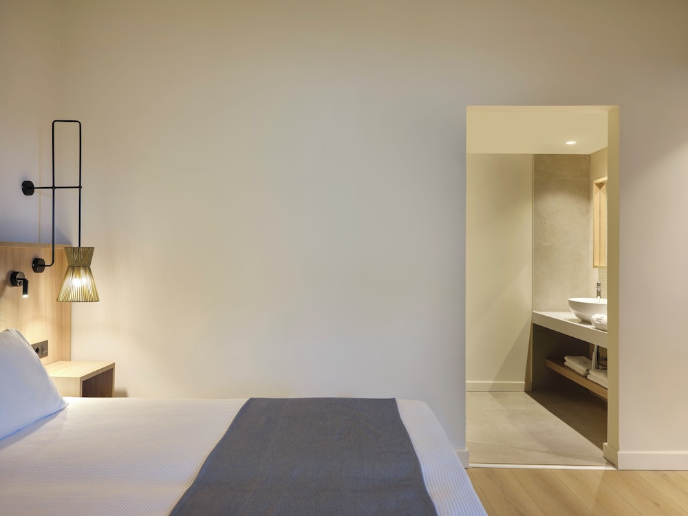 Atlantica Ocean Beach Resort - All inclusive — Hotel rooms in Platanias