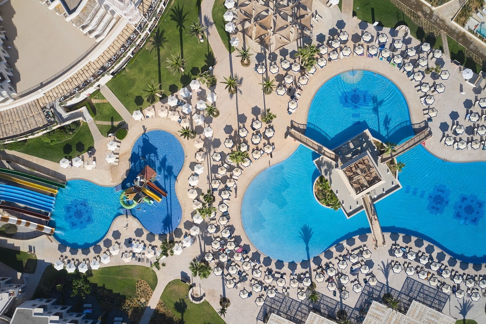 Atlantica Ocean Beach Resort - All inclusive — Swimming pool in Platanias