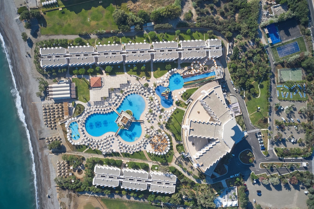 Atlantica Ocean Beach Resort - All inclusive — Swimming pool in Platanias