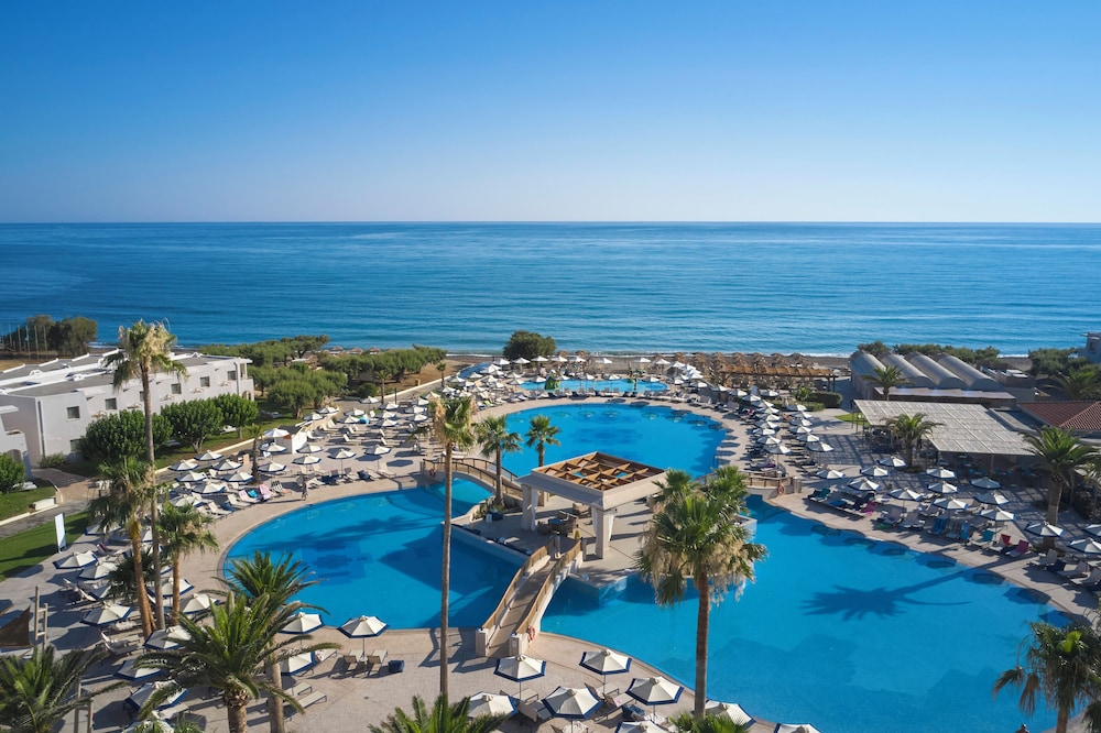 Atlantica Ocean Beach Resort - All inclusive — Swimming pool in Platanias