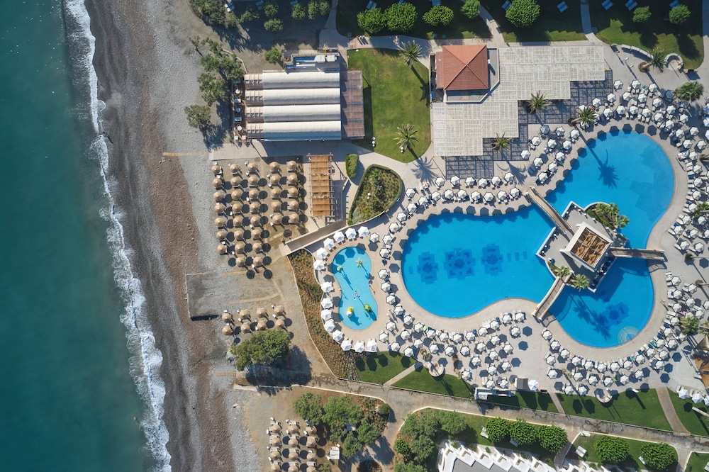 Atlantica Ocean Beach Resort - All inclusive — Swimming pool in Platanias