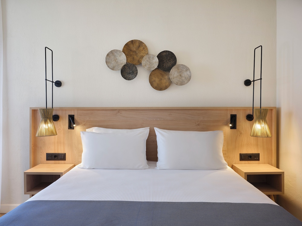 Atlantica Ocean Beach Resort - All inclusive — Hotel rooms in Platanias