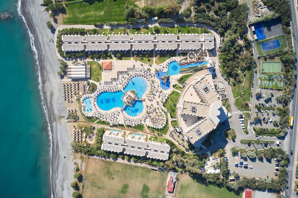 Atlantica Ocean Beach Resort - All inclusive — Swimming pool in Platanias