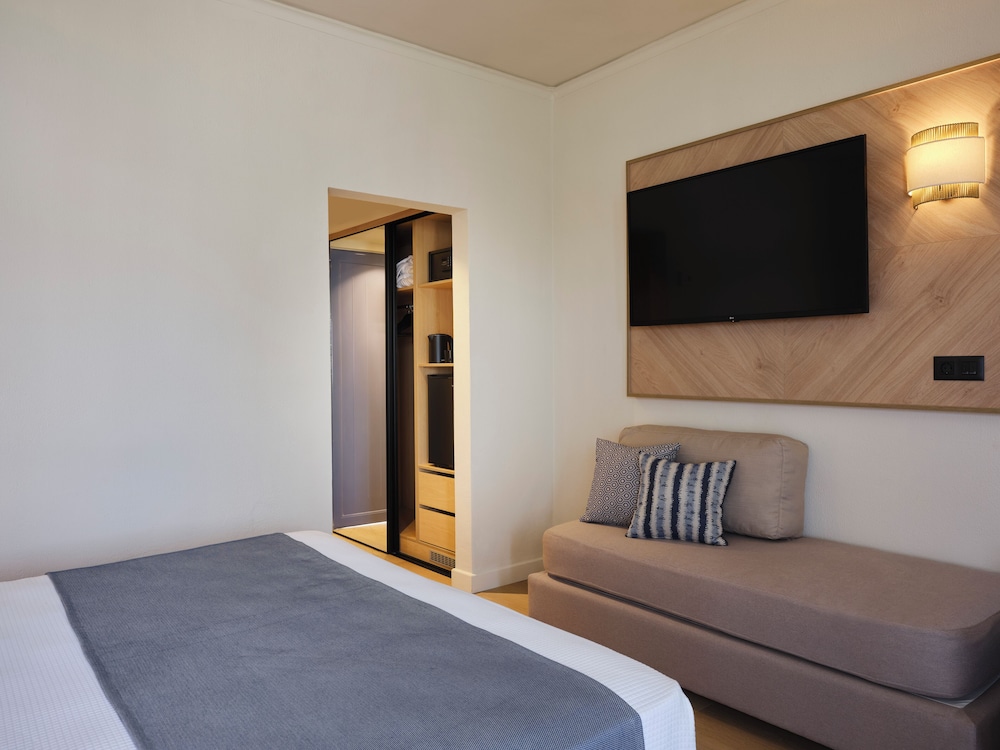 Atlantica Ocean Beach Resort - All inclusive — Hotel rooms in Platanias